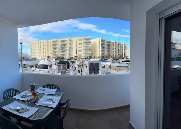 Planta Baja Con Piscina En El Edificio Royal Marine Ii *