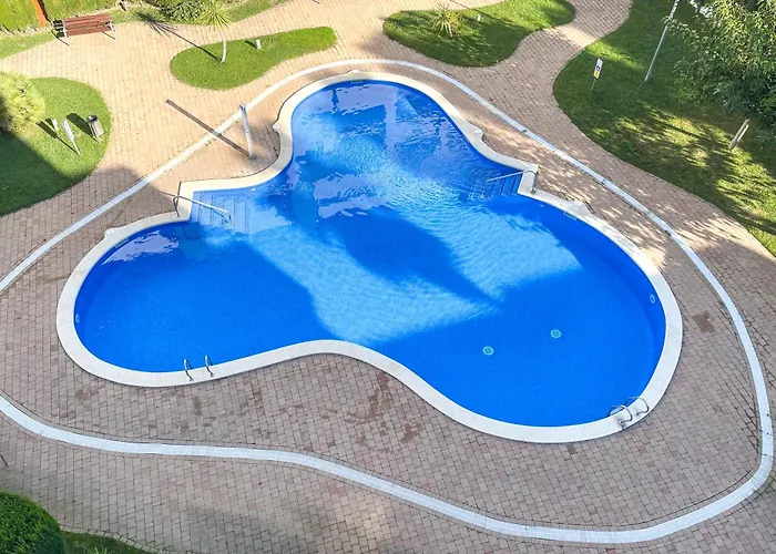 Planta Baja Con Piscina En El Edificio Royal Marine Ii روساس