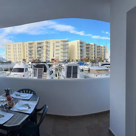 Planta Baja Con Piscina En El Edificio Royal Marine Ii *